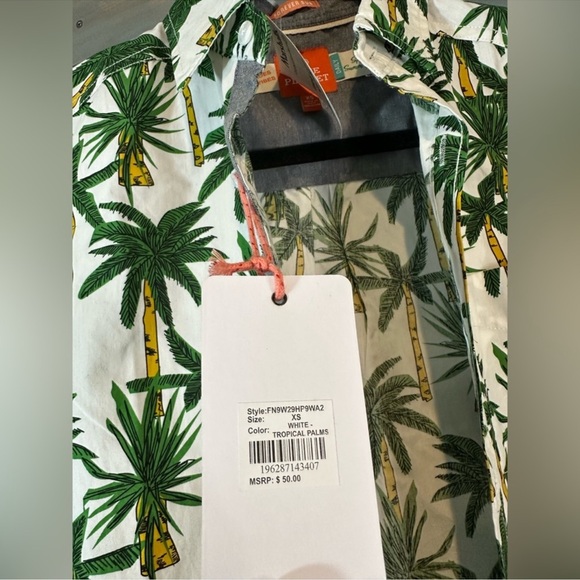 Free Planet Printed Poplin Short Sleeve Button Up Shirt in Tropical Palms Print - Picture 8 of 9